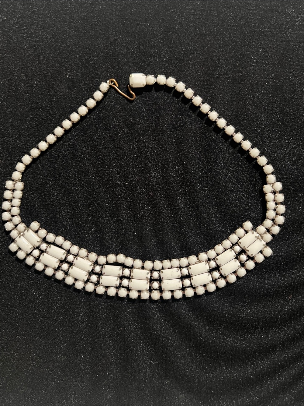 Albert Weiss Signed White Mill Glass Choker - Picture 5 of 10